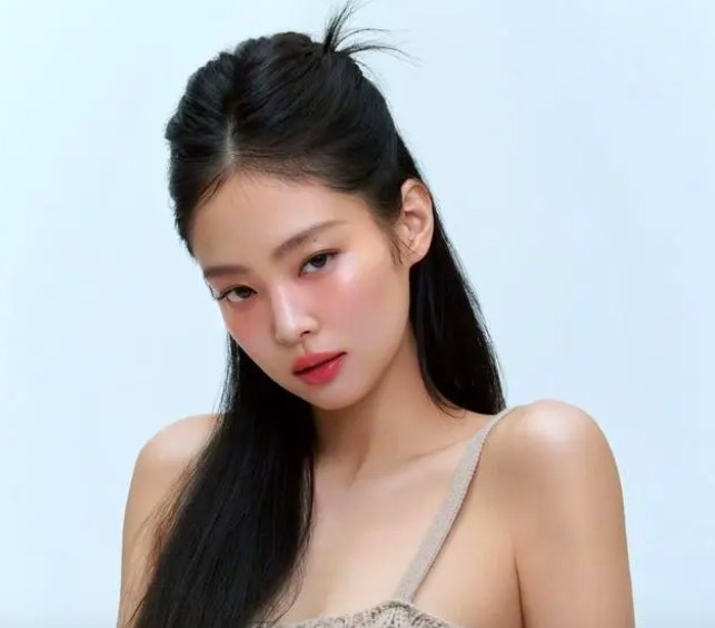 Jennie回应演唱会中途离场 只是道歉并未说明原因