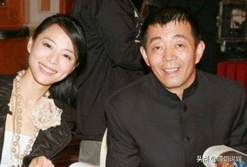 顾长卫带不知名女人在小巷子车震 