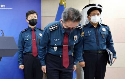 ​韩警察厅长承认对踩踏事故处置不力（韩国警察厅长向全民鞠躬道歉）