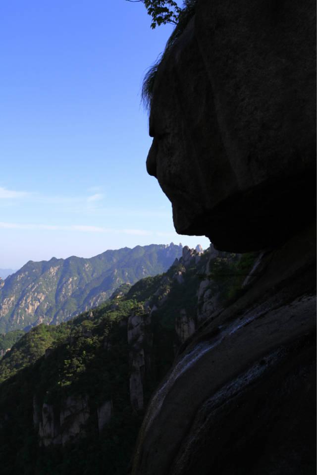 天山地藏王菩萨18米铜像（高达99米造价15亿的地藏菩萨像）(1)