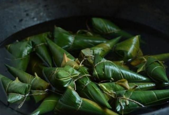 粽子煮好放锅里过夜会更粘