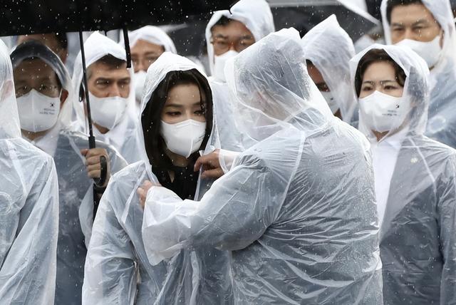 韩国歌手金建模 韩国第一夫人金建希再度美出圈(3)