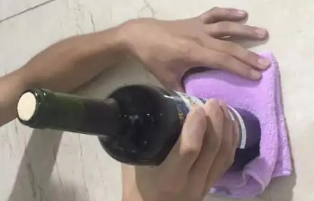 没有起酒器怎样开红酒,没有开瓶器怎么开红酒图7