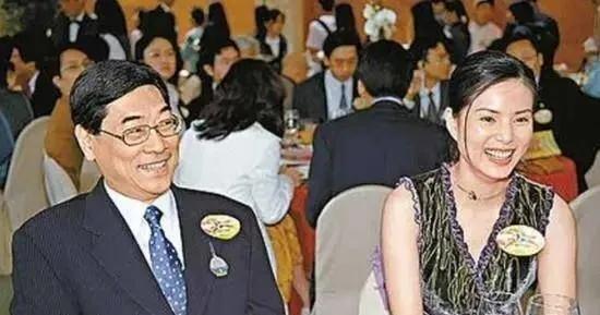 演员李若彤，和富商同居10年被分手，56岁结婚靠缘分