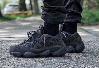 ​最黑的 Yeezy 500 今早发售，市场价格如何了？