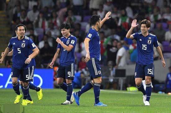 震撼！日本干伊朗3-0！还记得中国足球曾经5-0吊打日本吗？