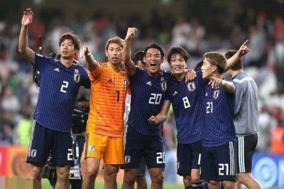 ​震撼！日本干伊朗3-0！还记得中国足球曾经5-0吊打日本吗？