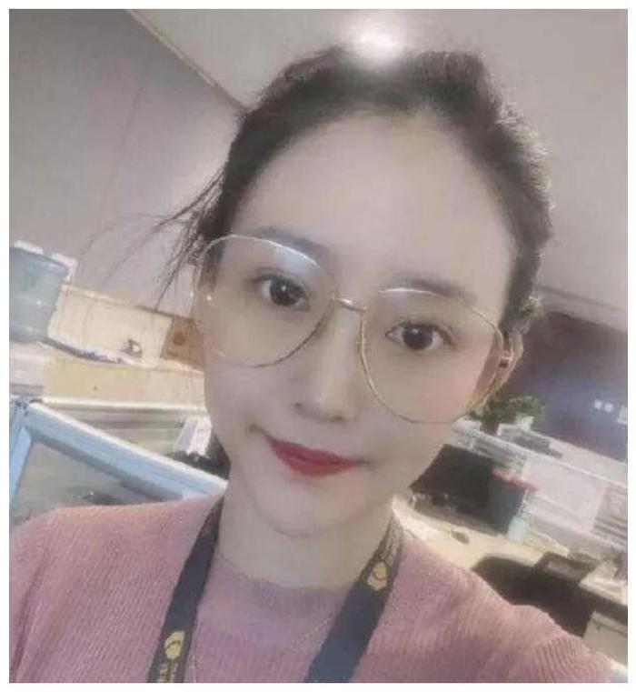 绿地事件女主有多美？早期清纯照曝光，网友：真有那么清纯就好了