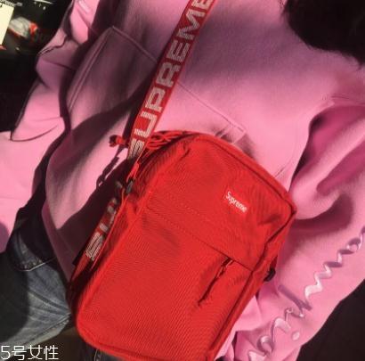 supreme2018春夏款肩挎包怎么样？